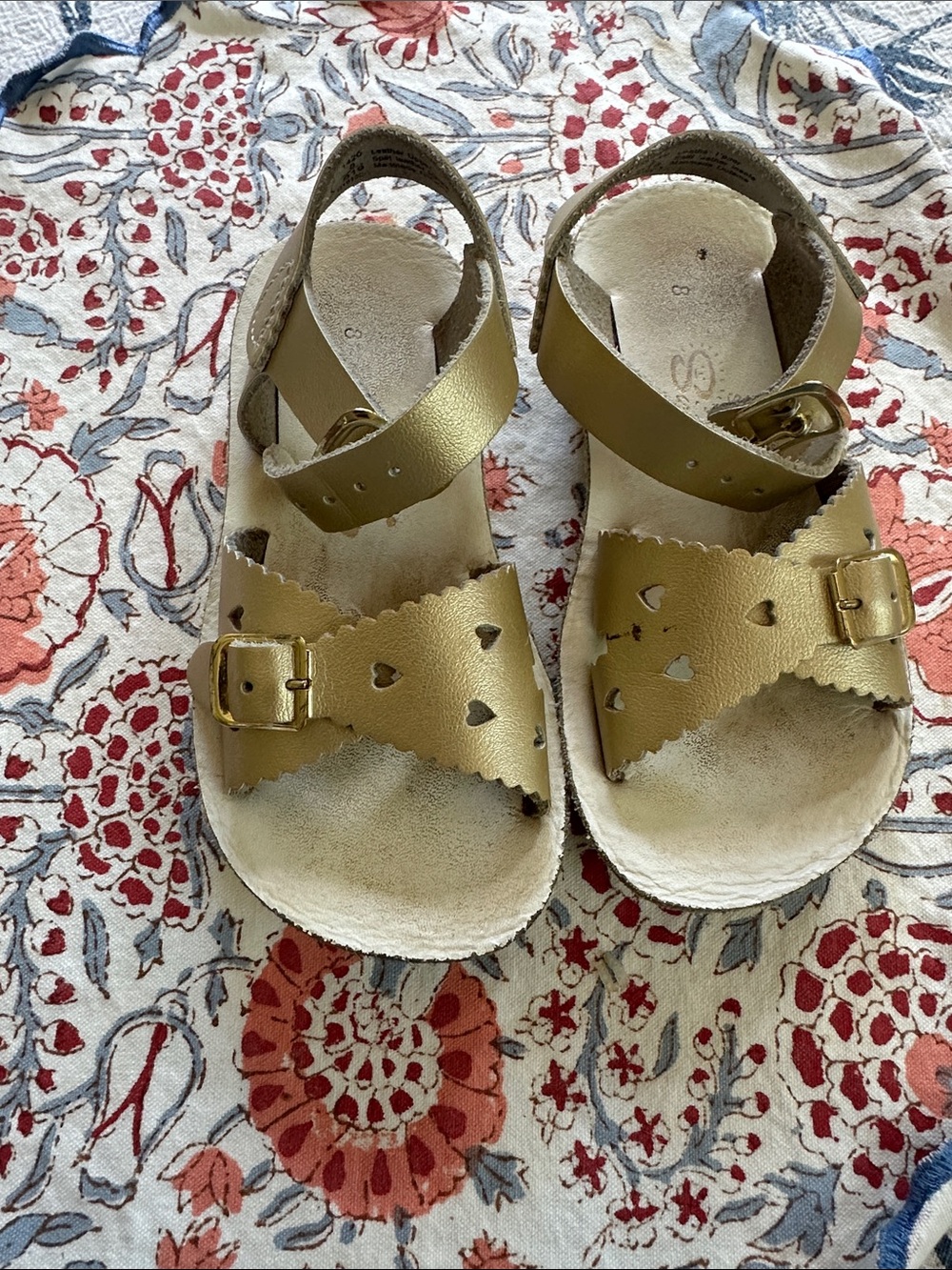 Girls Metallic Gold Heart Cutout Buckle Sandals